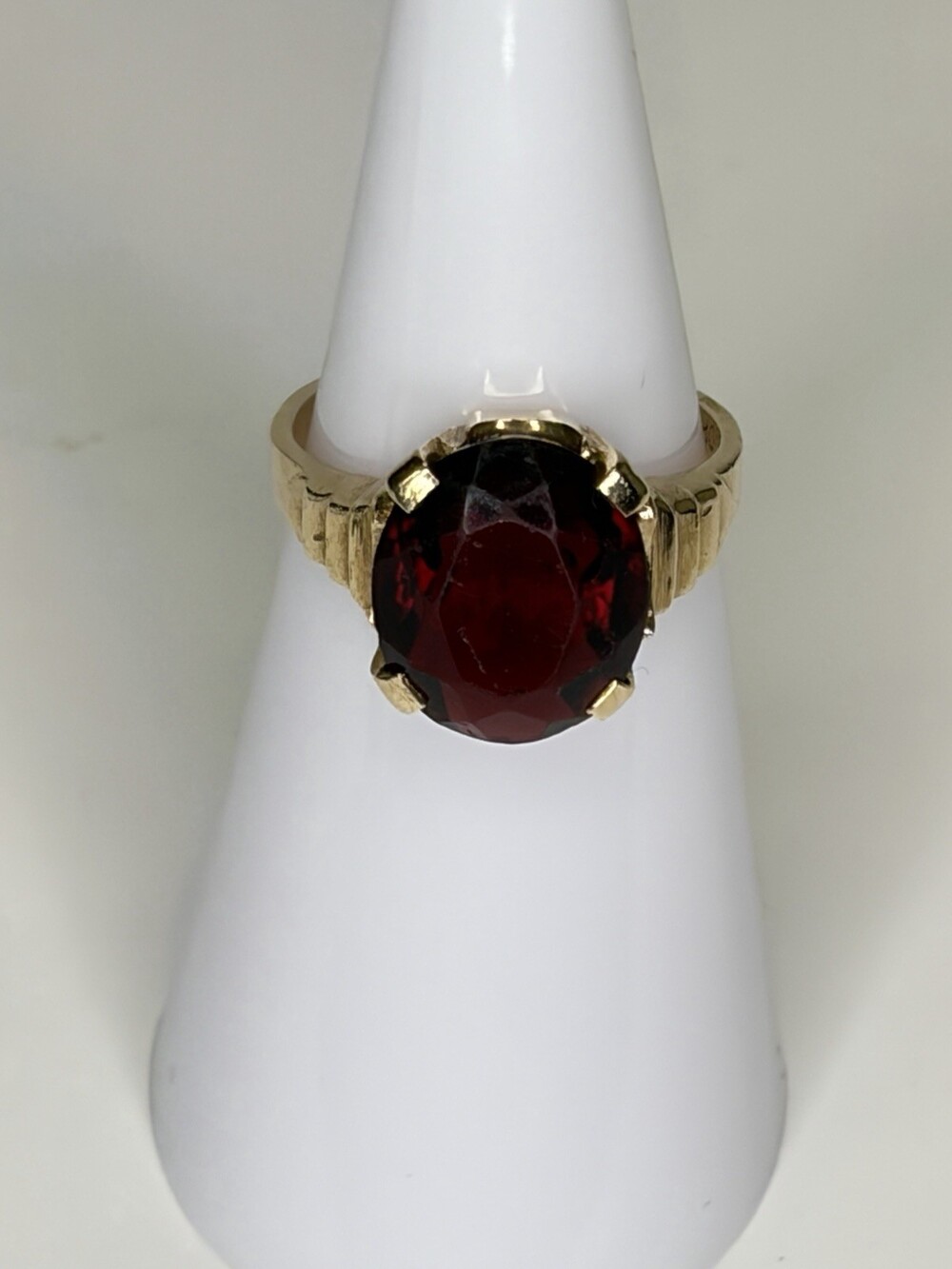 Vintage 10K Yellow Gold Large Oval Red Garnet Solitaire Statement Ring Size 5